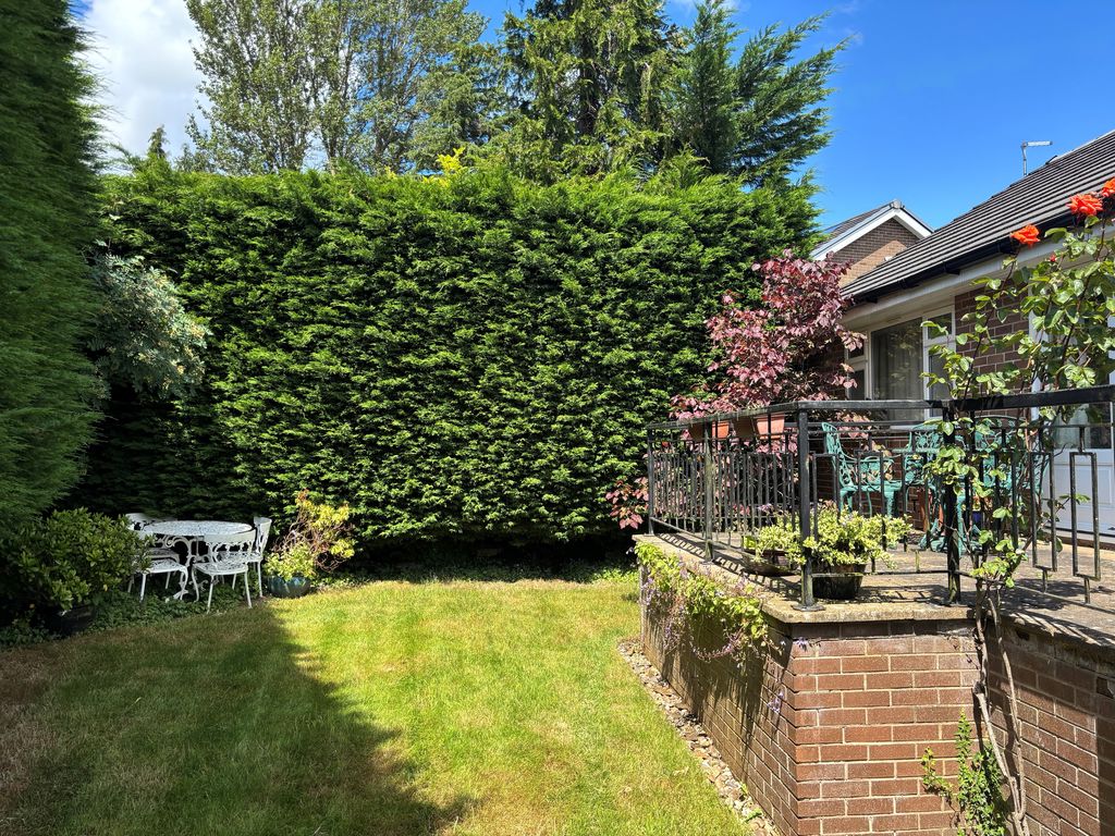 Burlington Grove Dore